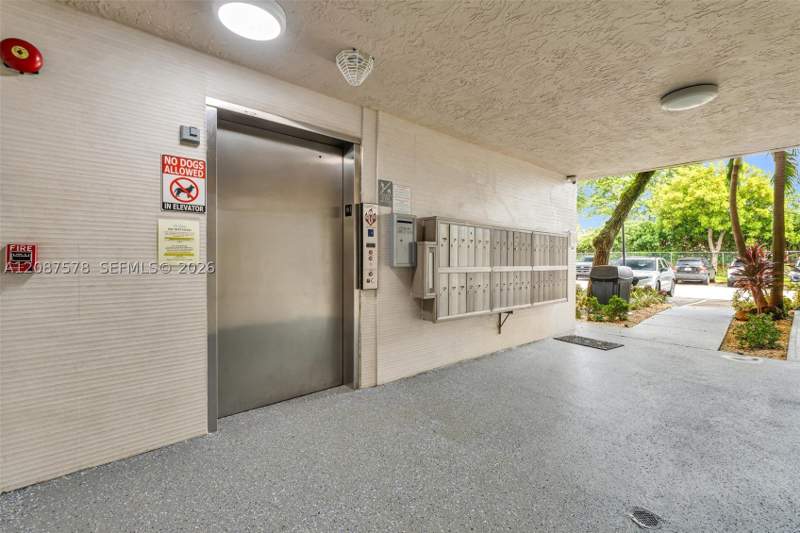1 bedroom Condominium at 8255 Lake Dr 304, Las Vistas At Doral Condo, Doral — photo 4
