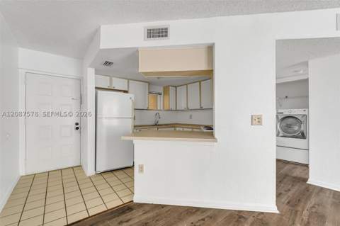 8255 Lake Dr 304, Doral FL - photo 9 of 26