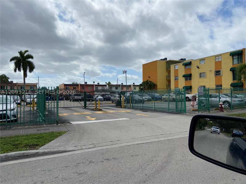 1 bedroom Condominium at 666 W 81st St 127, Las Estrellas Condo, Hialeah — photo 1