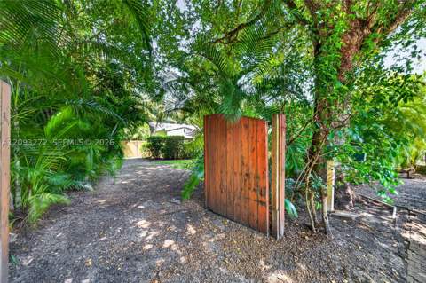 1103 NE 118th St, Biscayne Park FL - photo 14 of 65