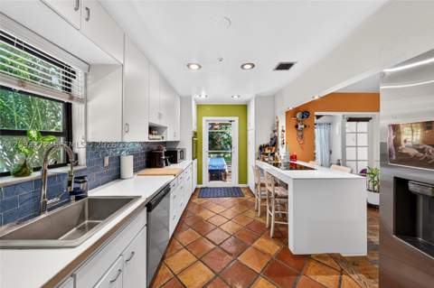1103 NE 118th St, Biscayne Park FL - photo 19 of 65