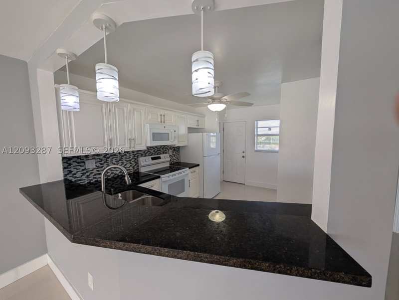 2 bedroom Condominium at 1750 NE 191st St 622-3, Jade Winds Group-Daisy GA, Miami — photo 1