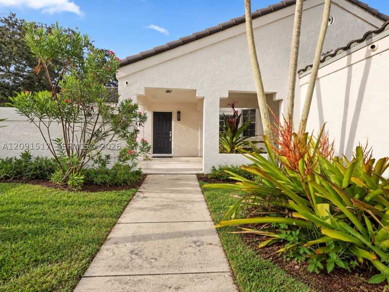 4 bedroom SingleFamilyResidence at 15221 SW 158th St, Weitzer Shauna Meadows SE, Miami — photo 1