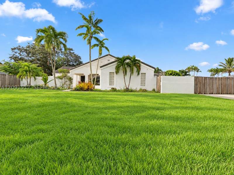 4 bedroom SingleFamilyResidence at 15221 SW 158th St, Weitzer Shauna Meadows SE, Miami — photo 2