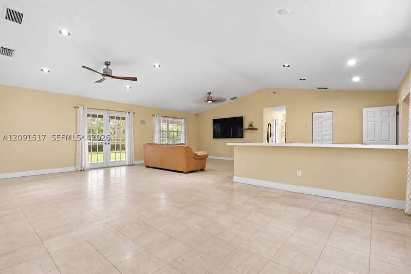 4 bedroom SingleFamilyResidence at 15221 SW 158th St, Weitzer Shauna Meadows SE, Miami — photo 4