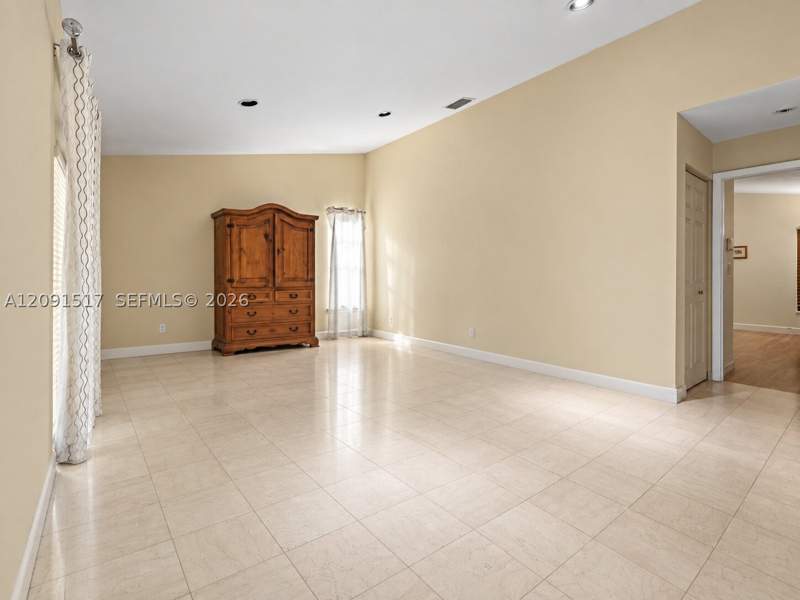 4 bedroom SingleFamilyResidence at 15221 SW 158th St, Weitzer Shauna Meadows SE, Miami — photo 5