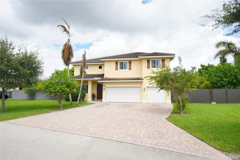 6 bedroom SingleFamilyResidence at 13261 SW 209th St, Bonita Grand Estates Sout, Miami — photo 2