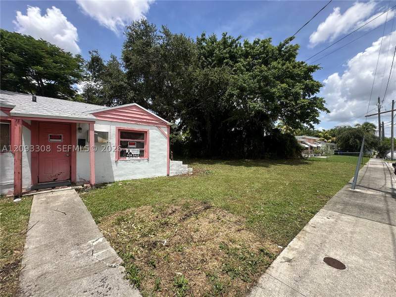 1 bedroom SingleFamilyResidence at 16122 NE 18th Ct, Fulford Heights, North Miami Beach — photo 3