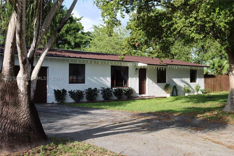 4 bedroom SingleFamilyResidence at 16401 SW 293rd St, Paradise Pines, Homestead — photo 2