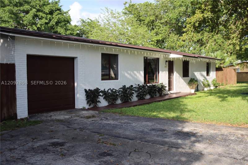 4 bedroom SingleFamilyResidence at 16401 SW 293rd St, Paradise Pines, Homestead — photo 4