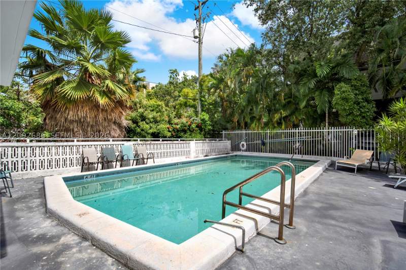 1 bedroom Condominium at 1340 Lincoln Rd 207, Golden House Condo, Miami Beach — photo 4