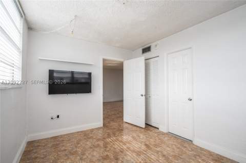 7850 Byron Ave 207, Miami Beach FL - photo 11 of 34