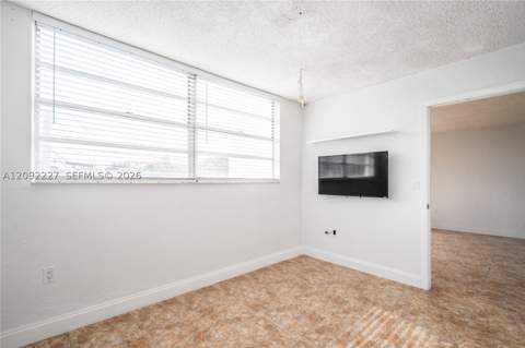 7850 Byron Ave 207, Miami Beach FL - photo 12 of 34