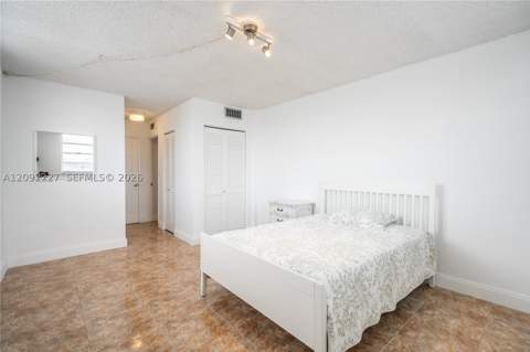 7850 Byron Ave 207, Miami Beach FL - photo 19 of 34