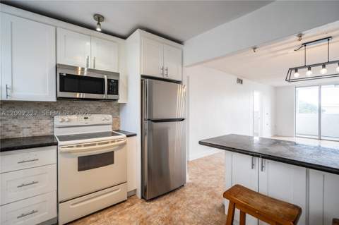 7850 Byron Ave 207, Miami Beach FL - photo 8 of 34