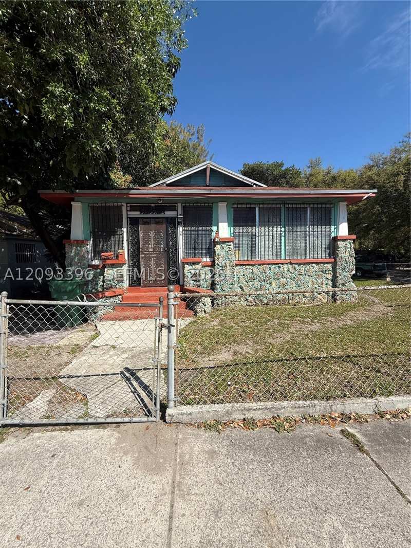 4 bedroom SingleFamilyResidence at 105 NW 58th St, High School Pk Track, Miami — photo 1