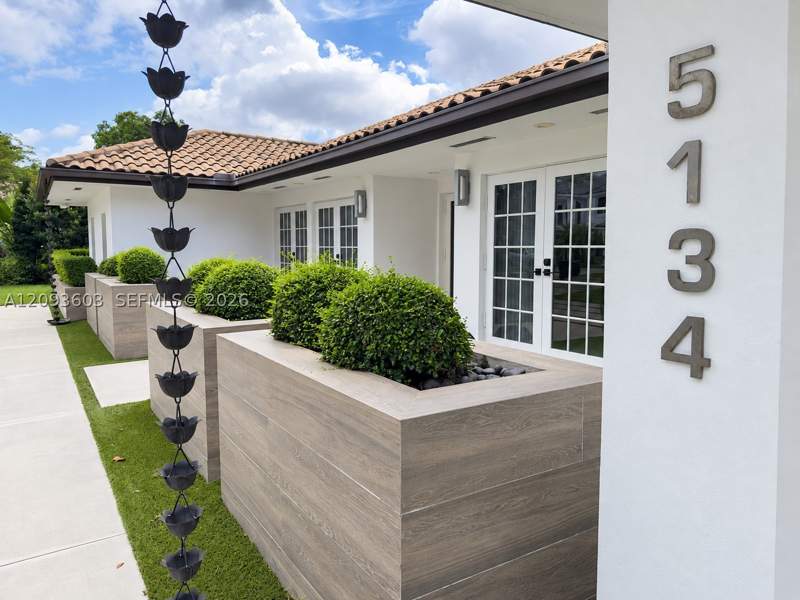 5 bedroom SingleFamilyResidence at 5134 NW 94th Doral Pl, Doral Estates, Doral — photo 3