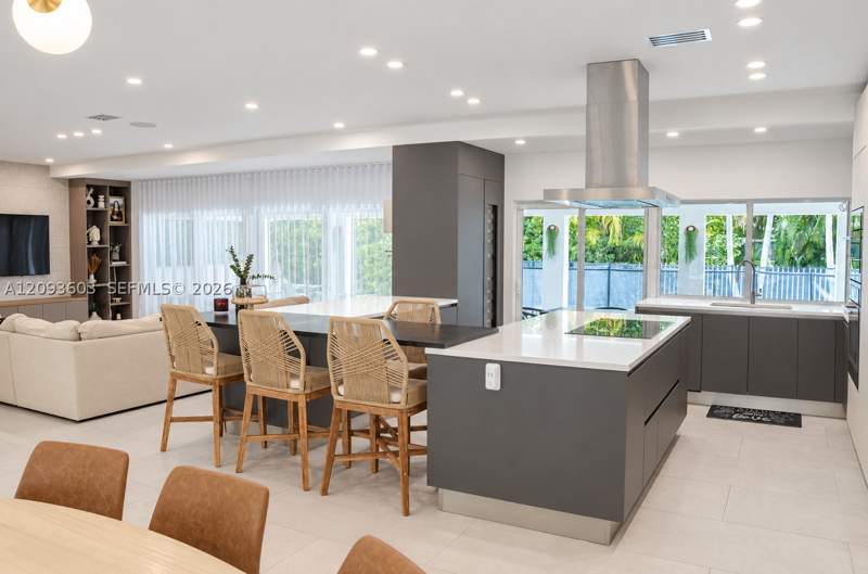 5 bedroom SingleFamilyResidence at 5134 NW 94th Doral Pl, Doral Estates, Doral — photo 4