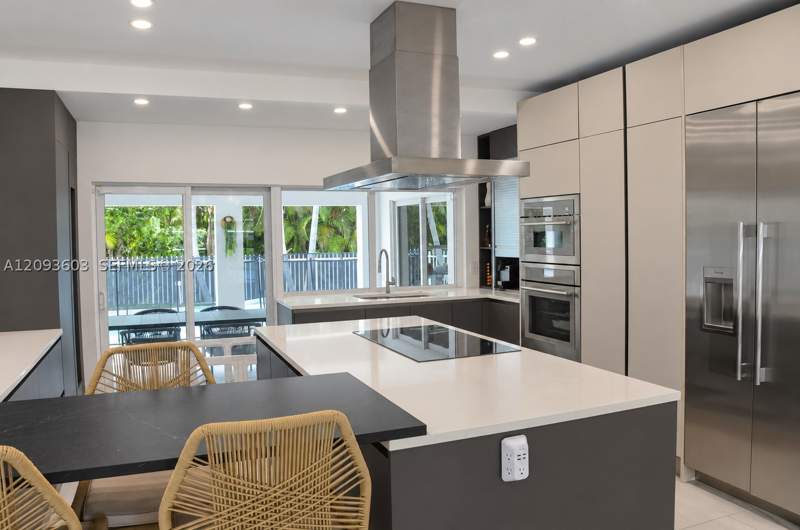 5 bedroom SingleFamilyResidence at 5134 NW 94th Doral Pl, Doral Estates, Doral — photo 5