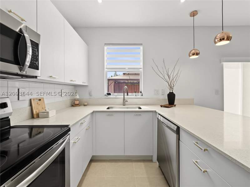 3 bedroom Townhouse at 12201 NW 23rd Ct, Westview Gardens Apartmen, Miami — photo 4