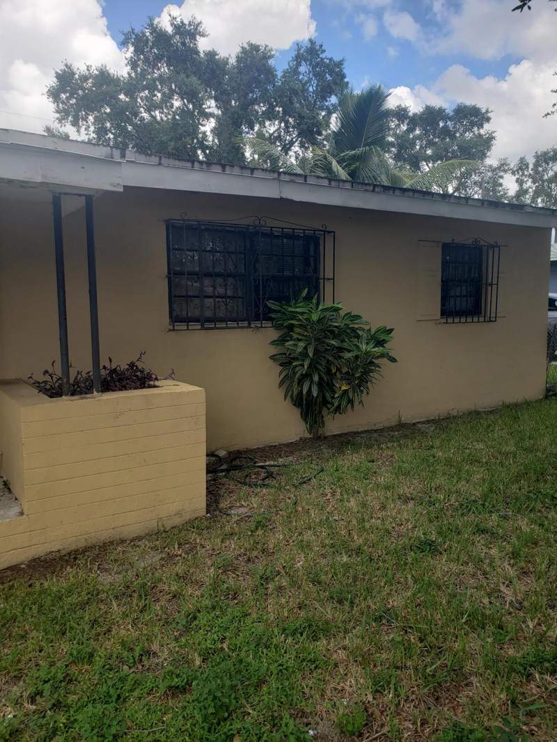 3 bedroom SingleFamilyResidence at 2821 NW 171st Street, Myrtle Grove, Miami Gardens — photo 2