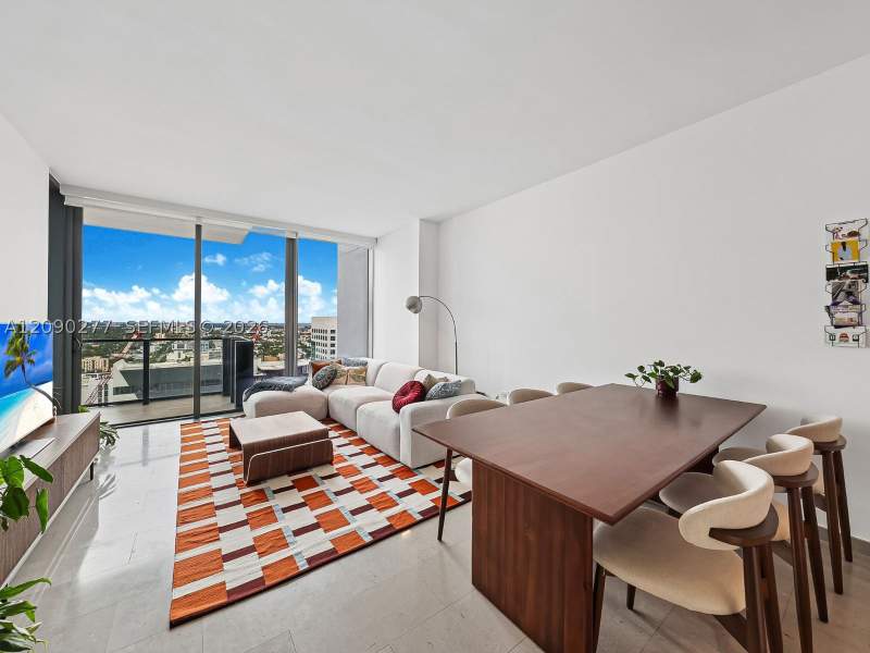 1 bedroom Condominium at 88 SW 7th St 2506, Rise Condo, Miami — photo 2