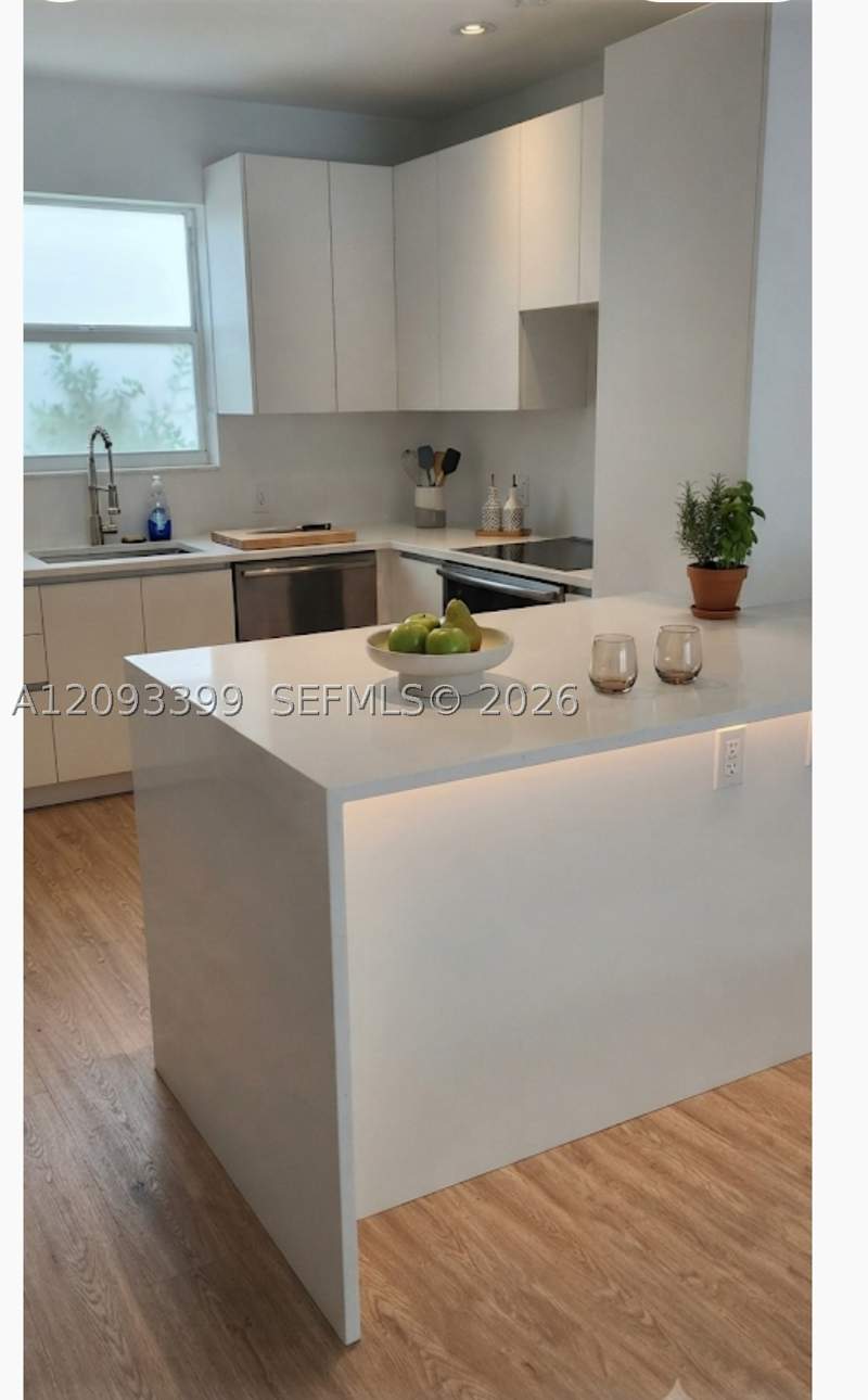 1 bedroom Condominium at 798 Crandon Blvd 55-B, Le Phare Key Biscayne Con, Key Biscayne — photo 3