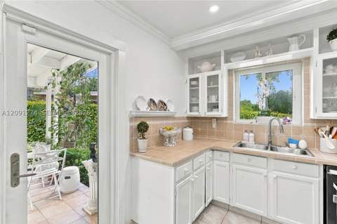 890 NE 168th St, North Miami Beach FL - photo 9 of 32