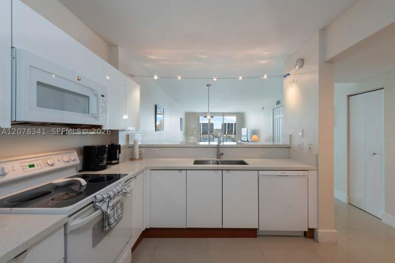2 bedroom Condominium at 18100 N Bay Rd 1009, Marina Bay Club Condo Hot, Sunny Isles Beach — photo 5