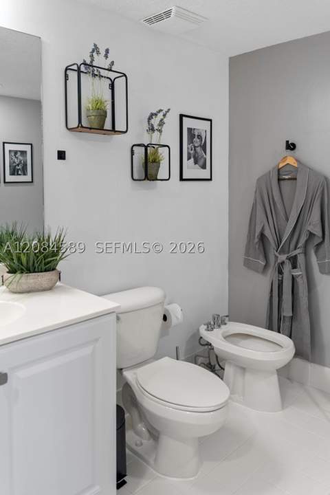 18100 N Bay Rd 308, Sunny Isles Beach FL - photo 22 of 38
