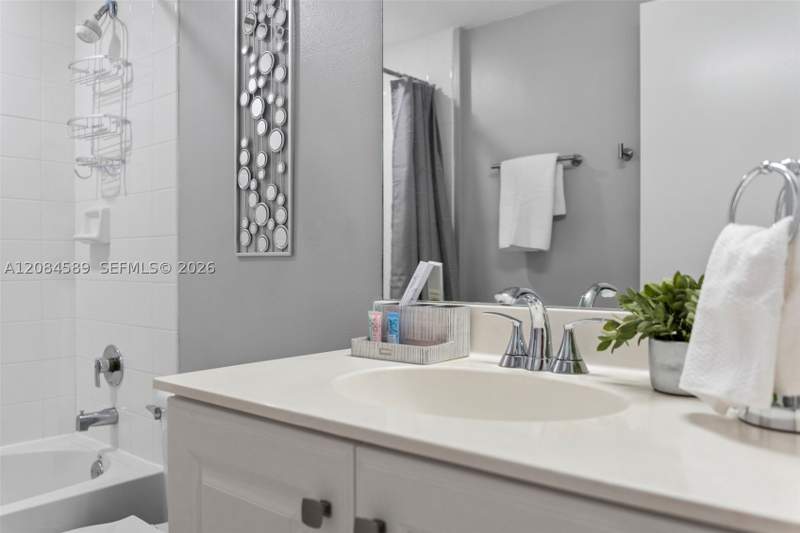 2 bedroom Condominium at 18100 N Bay Rd 308, Marina Bay Club Condo Hot, Sunny Isles Beach — photo 5