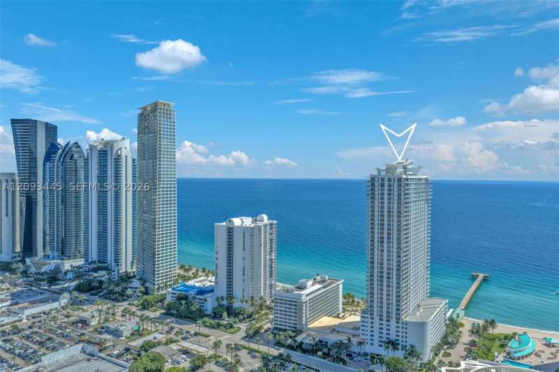 1 bedroom Condominium at 16699 Collins Ave 3010, La Perla Condo, Sunny Isles Beach — photo 1