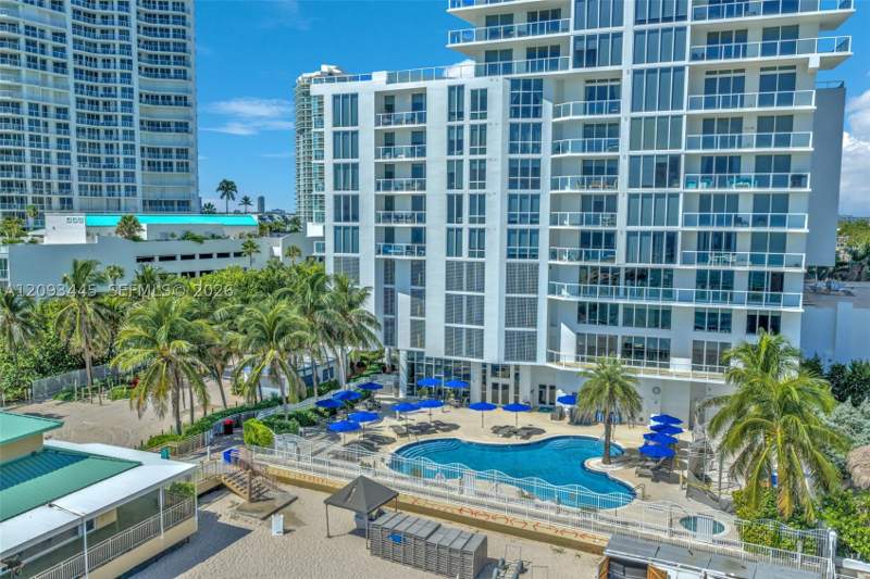 1 bedroom Condominium at 16699 Collins Ave 3010, La Perla Condo, Sunny Isles Beach — photo 2