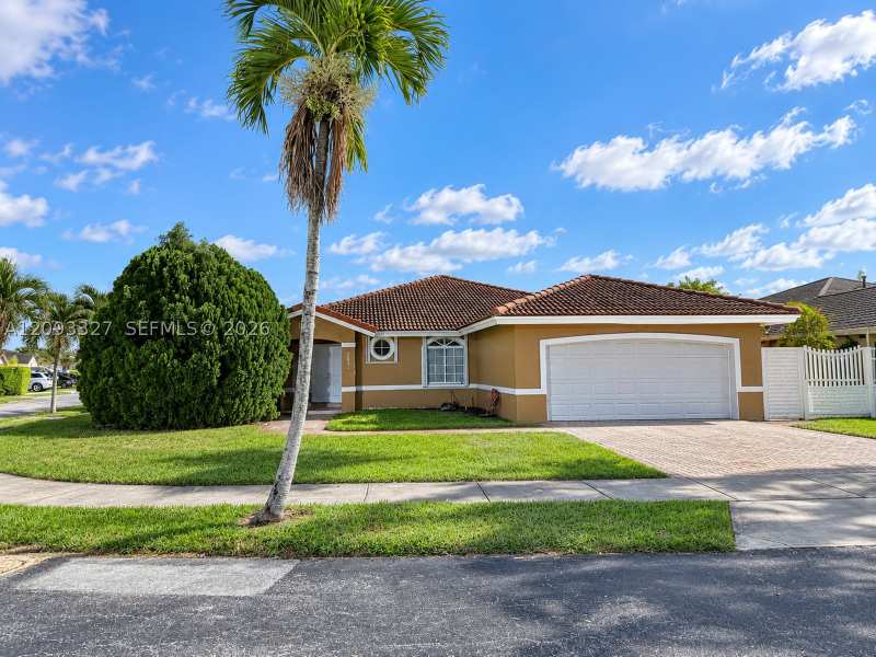 4 bedroom SingleFamilyResidence at 7851 SW 163rd Pl, P A At West Kendall, Miami — photo 1