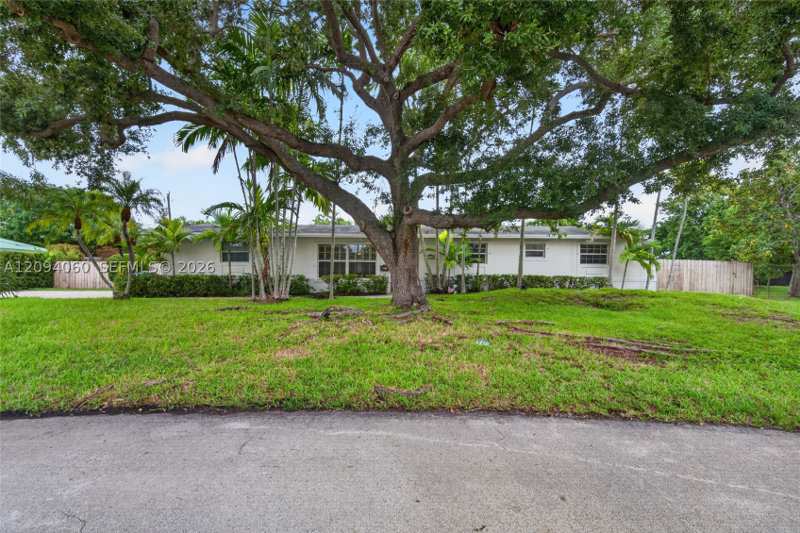 3 bedroom SingleFamilyResidence at 17435 SW 109th Ct, Green Hills Sec 4, Miami — photo 1