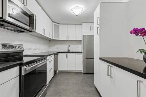 6039 Collins Ave 407, Miami Beach FL - photo 7 of 26