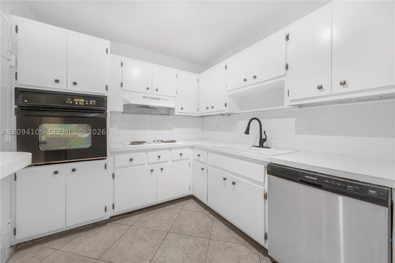 1 bedroom Condominium at 400 Kings Point Dr 1427, Coastal Towers Condo, Sunny Isles Beach — photo 4