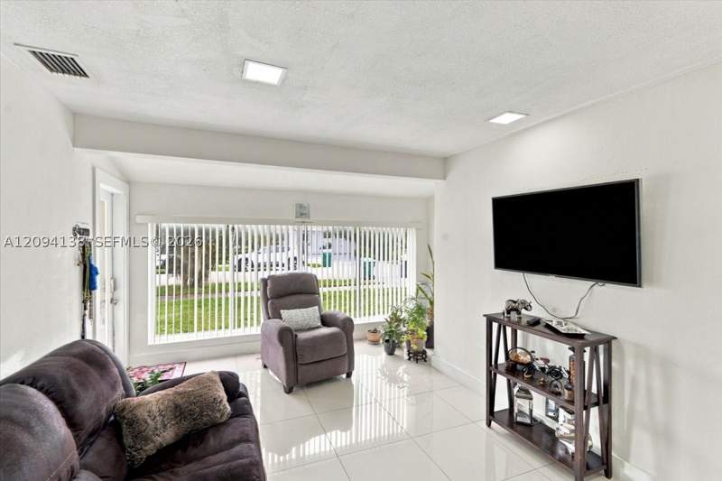 3 bedroom SingleFamilyResidence at 9625 Dominican Dr, South Coral Homes Sec 2, Cutler Bay — photo 5