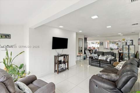 9625 Dominican Dr, Cutler Bay FL - photo 7 of 43
