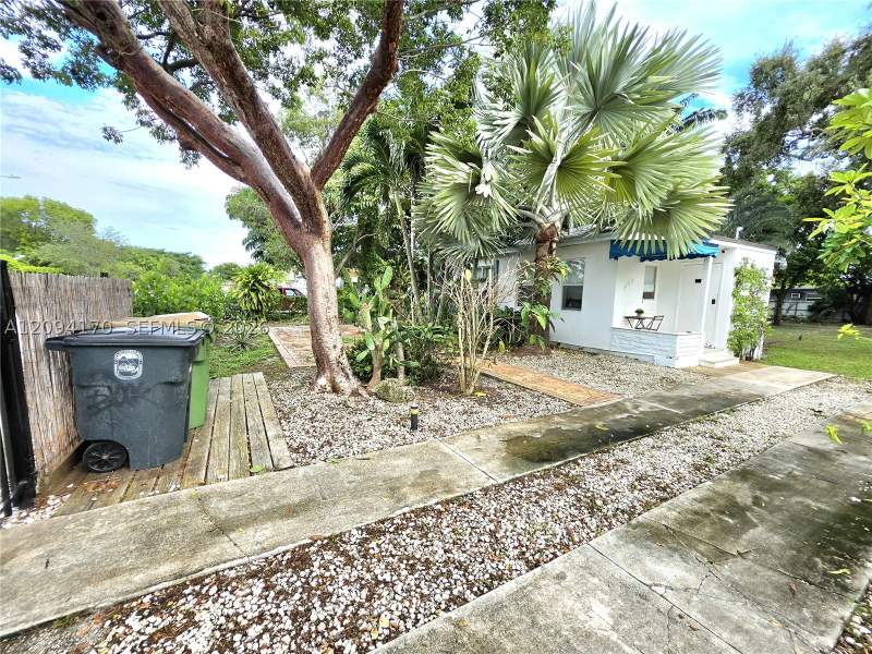 2 bedroom SingleFamilyResidence at 1220 NE 128th St, Hampshire Heath, North Miami — photo 2