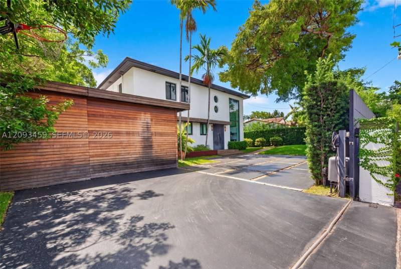 4 bedroom SingleFamilyResidence at 4353 Alton Rd, Nautilus Extension, Miami Beach — photo 4