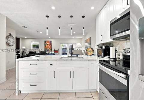 13617 SW 264th Ter, Homestead FL - photo 7 of 30