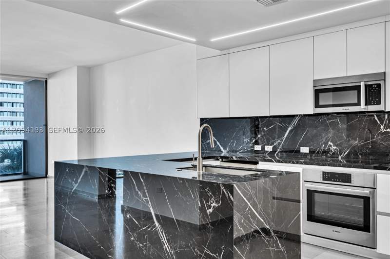 3 bedroom Condominium at 88 SW 7th St 806, Rise Condo, Miami — photo 2