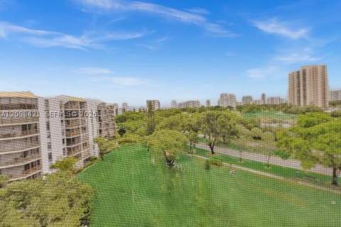 20400 W Country Club Dr 711, Aventura FL - photo 18 of 24