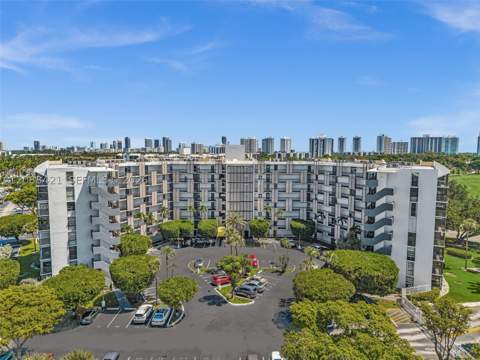 20400 W Country Club Dr 711, Aventura FL - photo 22 of 24