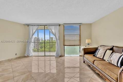 20400 W Country Club Dr 711, Aventura FL - photo 6 of 24