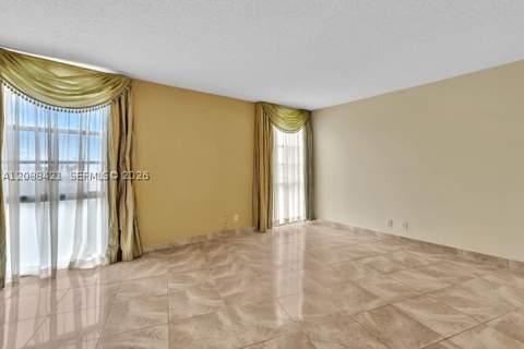 20400 W Country Club Dr 711, Aventura FL - photo 8 of 24