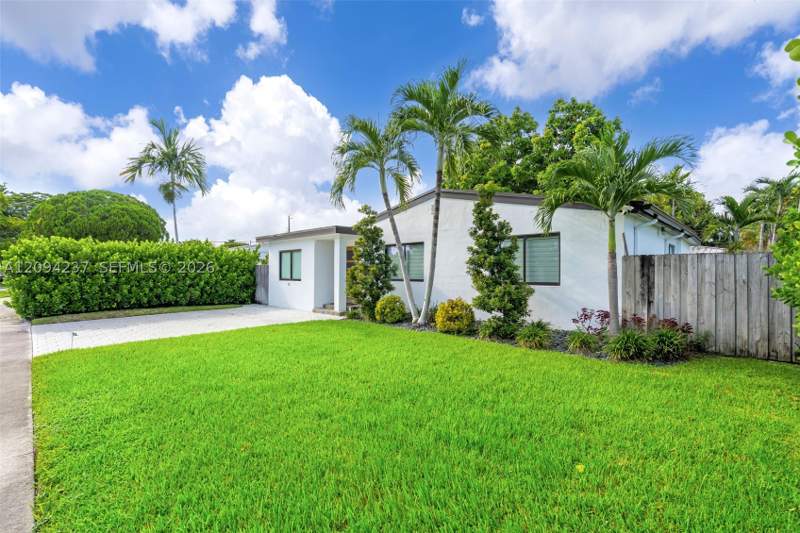 2 bedroom SingleFamilyResidence at 6021 SW 17th St, Calvert Manors, Miami — photo 2