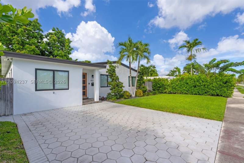 2 bedroom SingleFamilyResidence at 6021 SW 17th St, Calvert Manors, Miami — photo 3