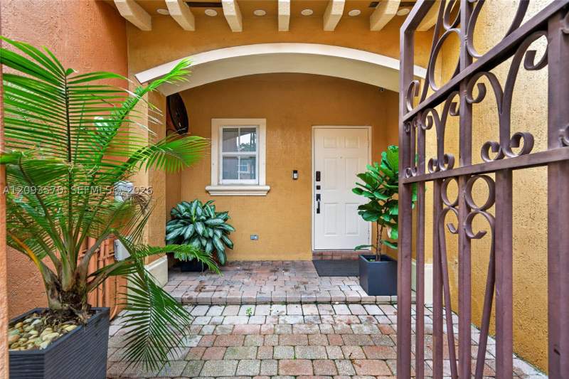 3 bedroom Condominium at 15266 SW 30th Ter, Egret Lakes Estates Sec 2, Miami — photo 2
